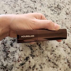 Hourglass foundation stick